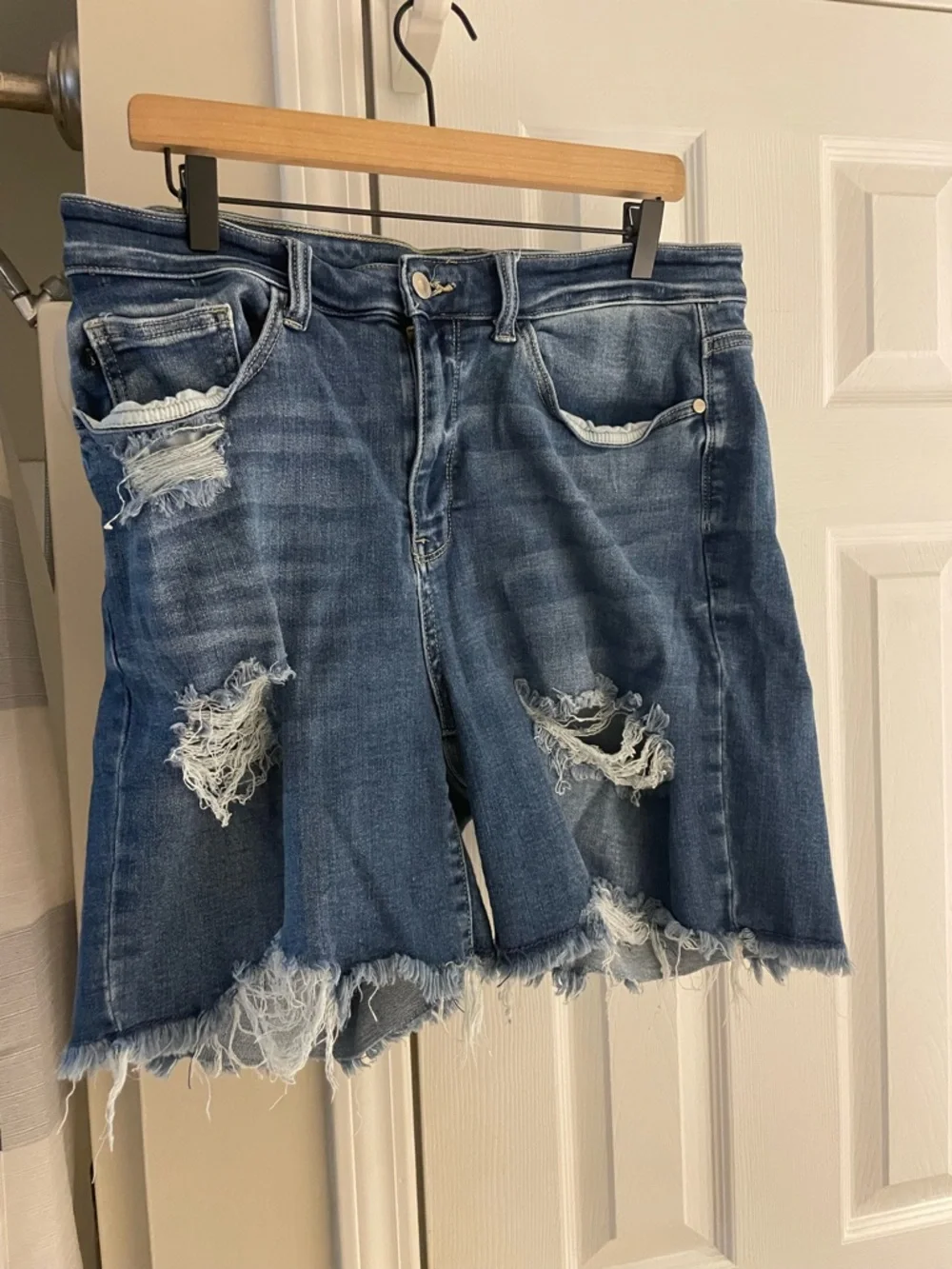 Judy Blue Distressed Denim Bermuda Shorts cutoff 2XL - Picture 2 of 6